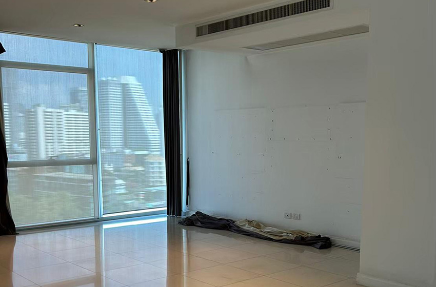 Condominium in Ploenchit : Athenee Residence 